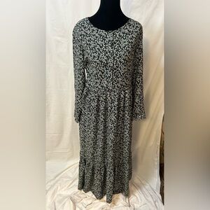 Old Navy Black and White Long Sleeve Dress